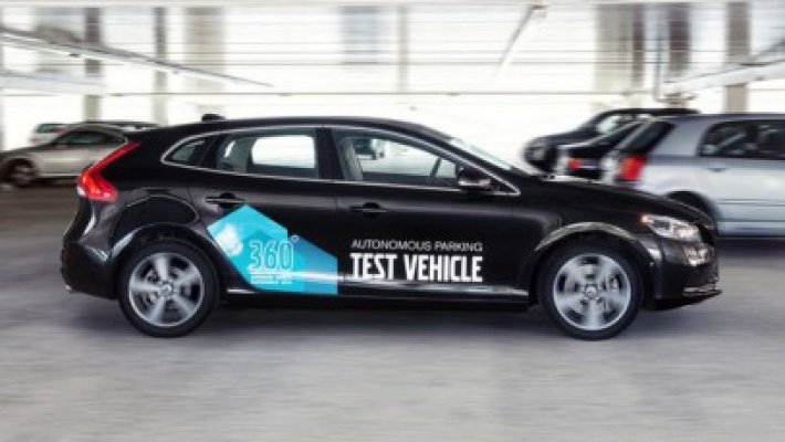 Volvo prezintă maşina care se parchează singură